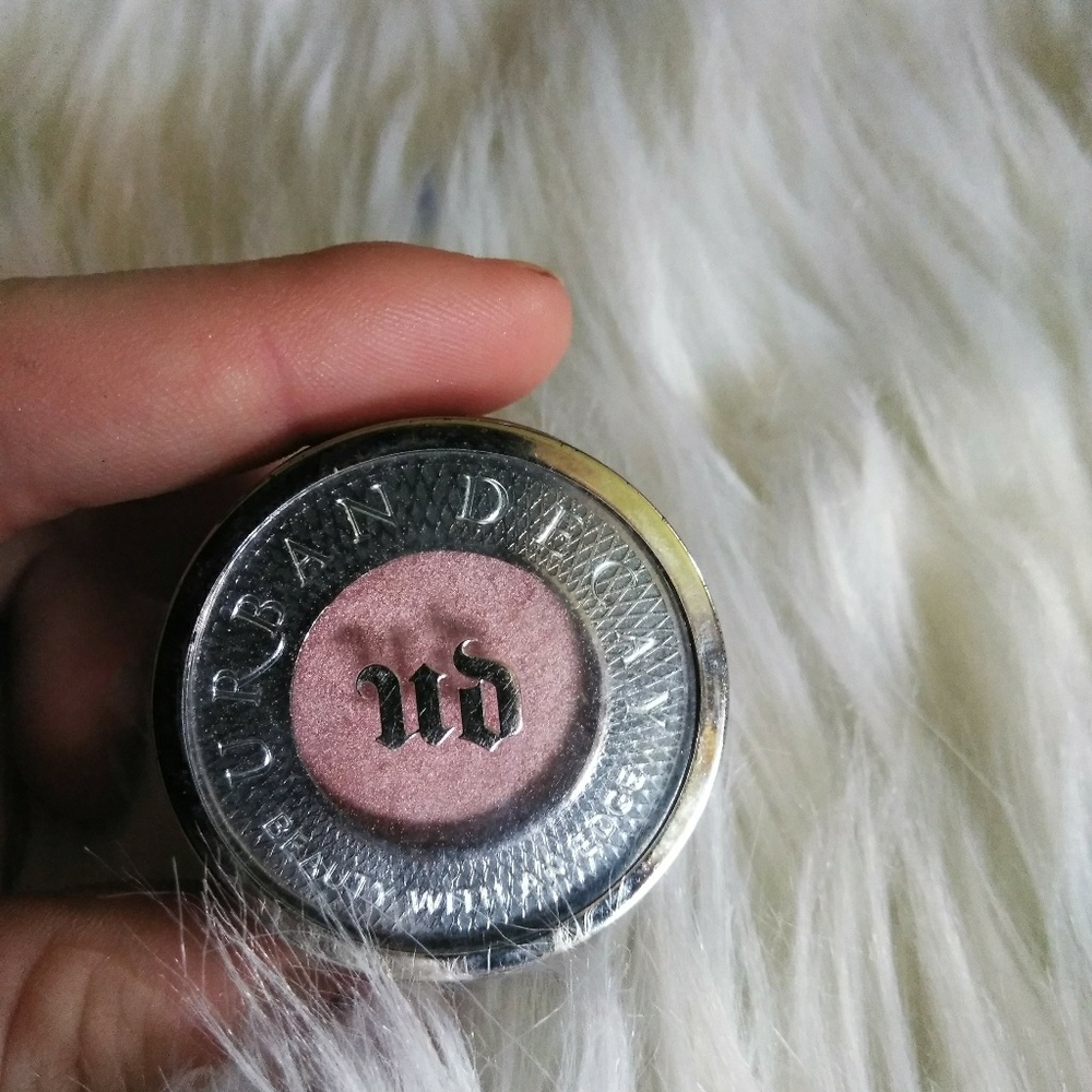 Urban Decay eyeshadow scratch